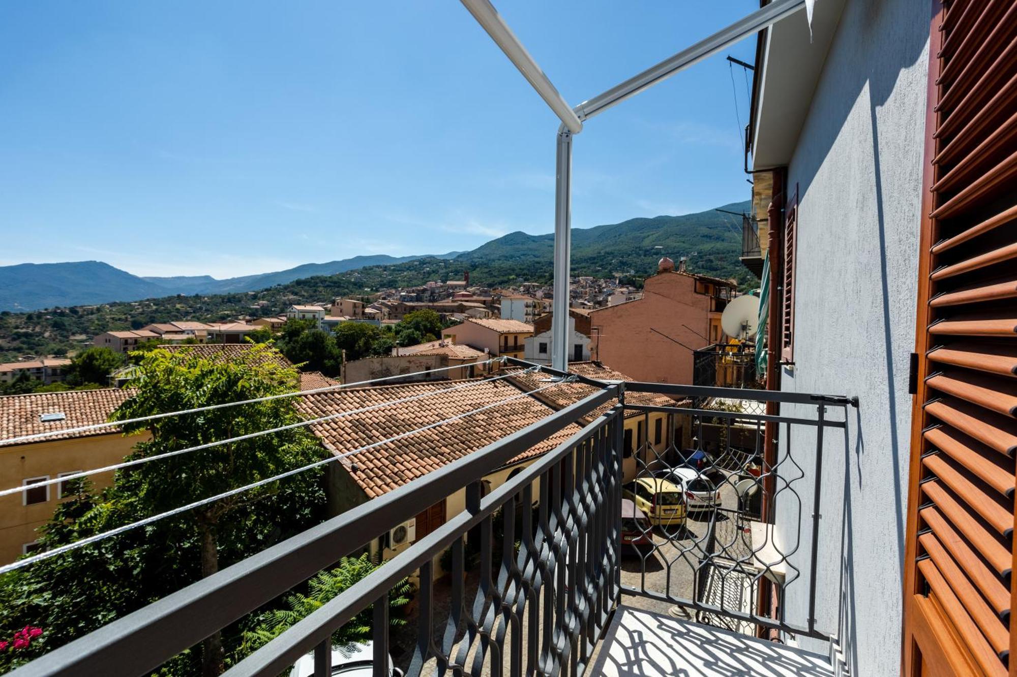 Porta San Paolo House Aparthotel Castelbuono  Exterior photo